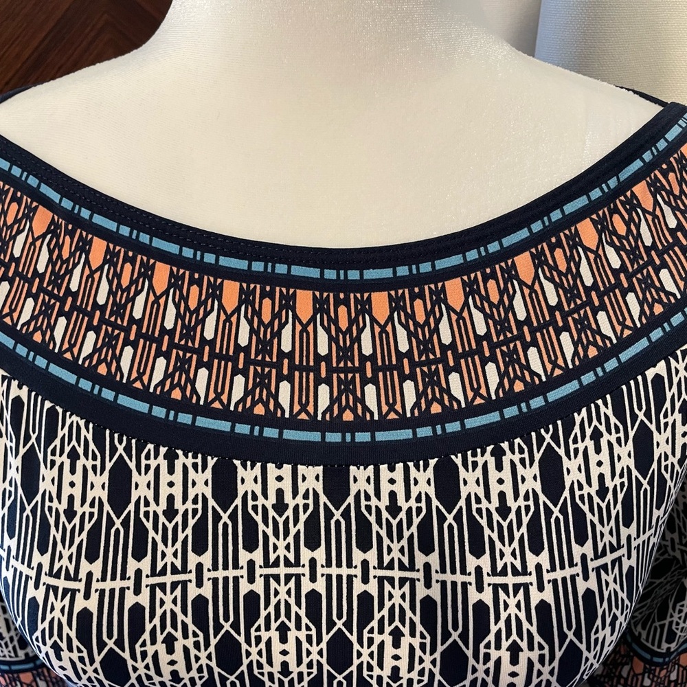EUC. Max Studio Woman’s Sz Sm dress. 3/4 sleeve. Navy blue abstract pattern